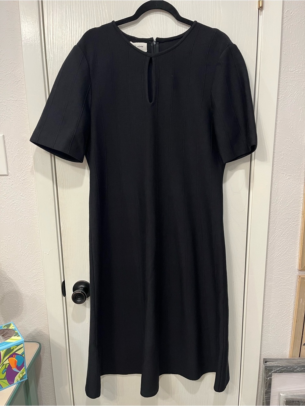 St. John Black Wool Midi Dress With Keyhole Neck Size 12 Medium-Large